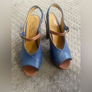 Joy & Peace slingback blue and cognac leather heels